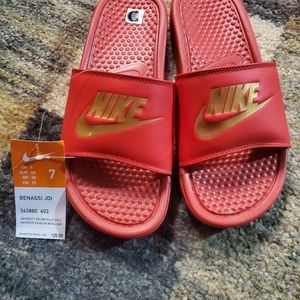 Nike Benassi Jdi Slides Size 7y